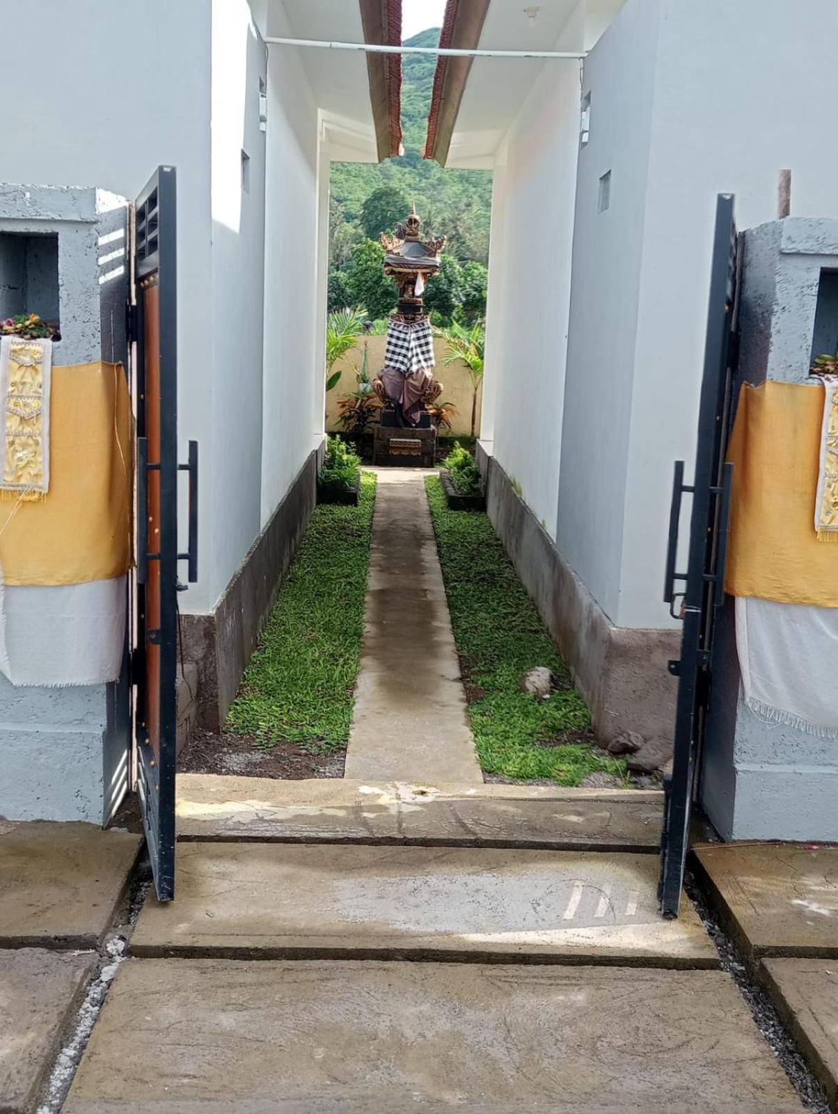 Amed Yudhadewata Hotel Buitenkant foto